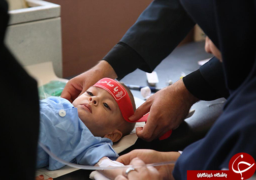 عیادت خدام از کودکان و اطفال بستری شده در روز شیرخوارگان حسینی