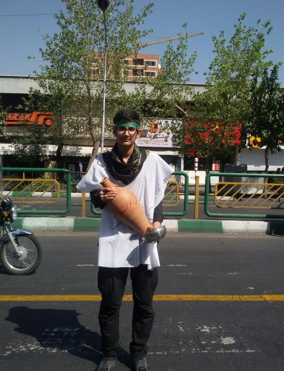 ناگفته های مادر شهیدی که هنوز برای پسرش مراسم سوگواری نگرفته است