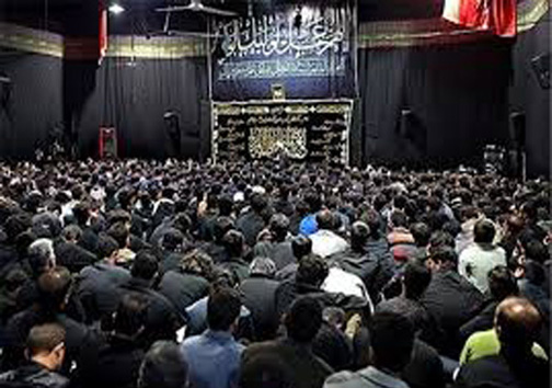 پیر غلام حسینی که بیش از ۵۰ سال خادمی در آستان اهل بیت (ع) دارد