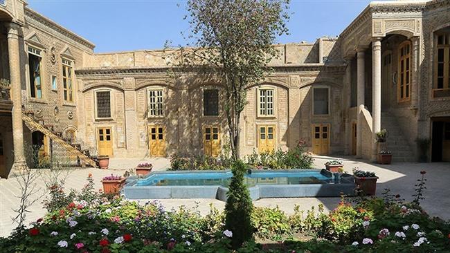 خانه های تاریخی بخشی از هویت به جای مانده گذشته/ نگه داری از خانه های تاریخی وظیفه مردم است خانه های تاریخی بخشی از هویت به جای مانده گذشته/ نگه داری از خانه های تاریخی وظیفه مردم است