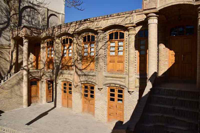 خانه های تاریخی بخشی از هویت به جای مانده گذشته/ نگه داری از خانه های تاریخی وظیفه مردم است خانه های تاریخی بخشی از هویت به جای مانده گذشته/ نگه داری از خانه های تاریخی وظیفه مردم است