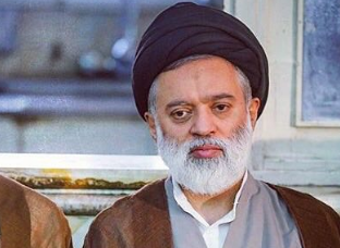 تصویری از فرزند ارشد رهبر انقلاب در مراسم عزاداری