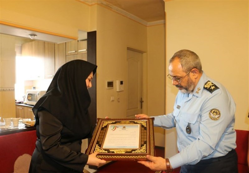 فرمانده نهاجا با خانواده شهید فتاحی دیدار کرد