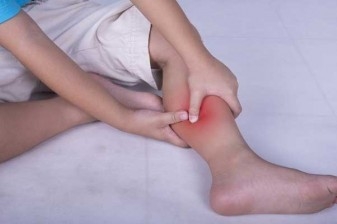 علت گرفتگی عضلات پا هنگام خواب چیست؟ علت گرفتگی عضلات پا هنگام خواب چیست؟