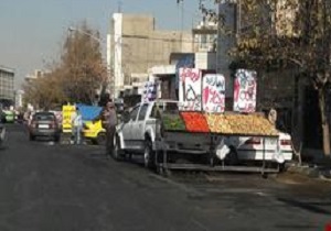 خیابان 17 شهریور در قُرق خودروهای فروش میوه + فیلم