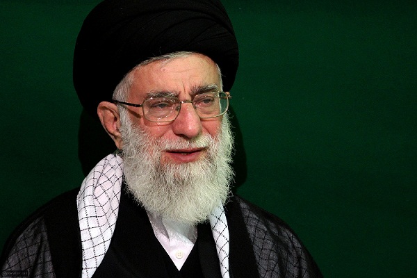 اشکهای رهبر انقلاب با مداحی جان آقا سنه قربان آقا