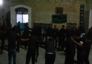 فیلمی از سینه‌زنی عاشقان حسینی در روستای میانده
