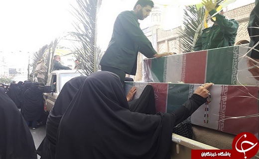 مردان بزرگ تاریخ بر روی دست همشهریان تشییع شدند