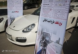 درخواست جنجالی مامور پلیس راه از راننده تاکسی به خاطر یک امضاء + فیلم