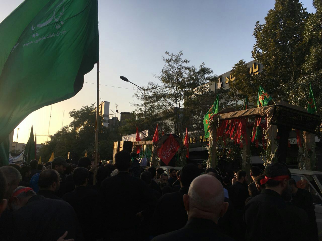 وداع دلدادگان مشهد الرضا با 11 گل آسمانی وداع دلدادگان مشهد الرضا با 11 گل آسمانی