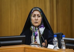 تذکر امانی به شورا و شهرداری برای هدر دادن آب هنگام شستن حیاط دو مجموعه