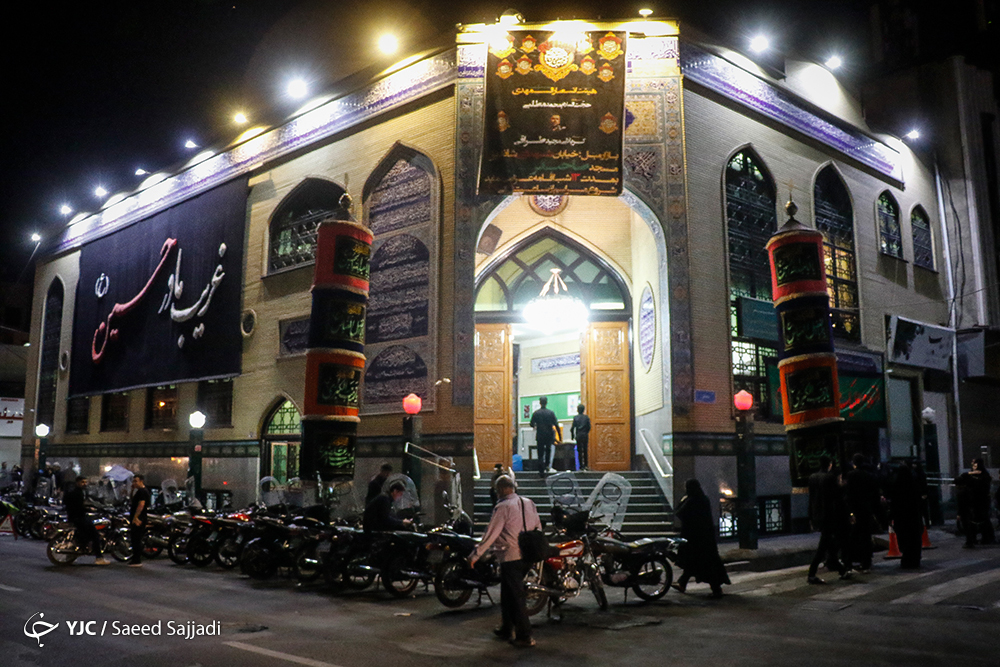 بازار جنوب غربی تهران هر سال محرم میزبان عزاداران امام حسین (ع) می&zwnj;شود/ مراسم ویژه کاروان اسرا در بازار یافت آباد تهران/ شهدای گمنام مهمان هیئت انصارالمهدی