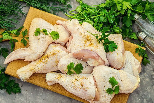 کدام مواد غذایی را می توان به مدت  طولانی در فریزر نگهداری کرد؟