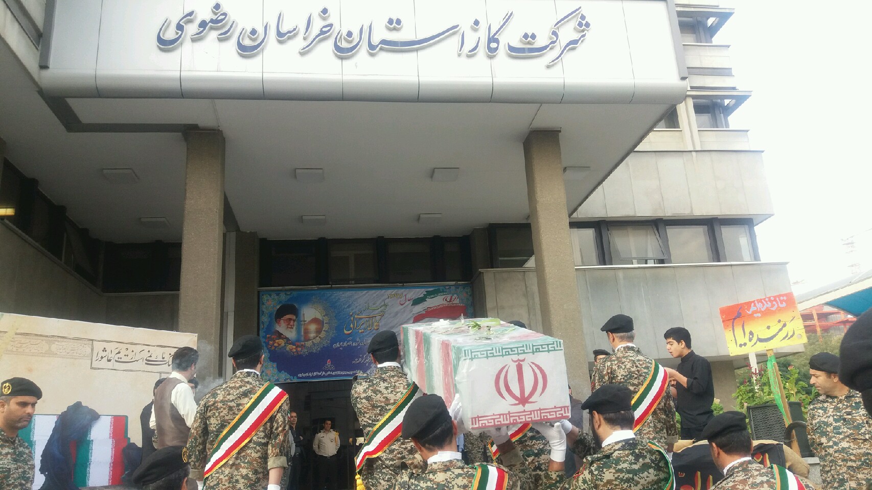 برگزاری مراسم وداع با شهید گمنام در شرکت گاز استان