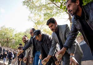 آئین هایی که عاشورا را جاودانه کردند/چغچغه زنی رسمی به قدمت ۳قرن