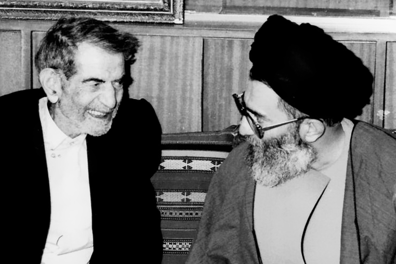 ماجرای سه تماس تلفنی رهبر انقلاب با استاد شهریار