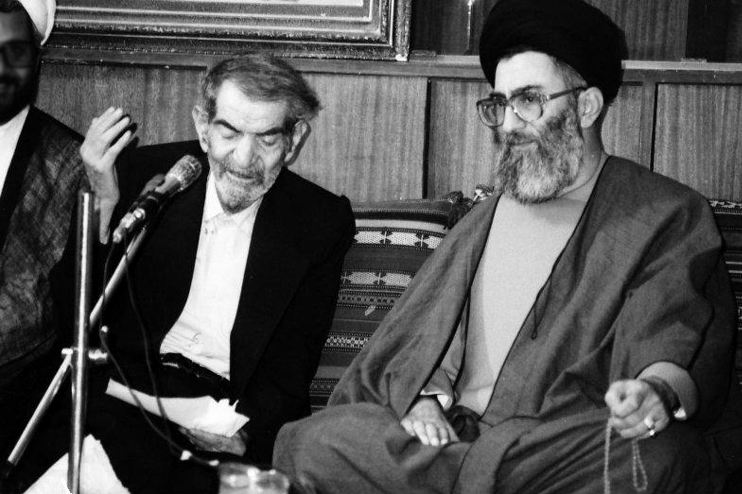 ماجرای سه تماس تلفنی رهبر انقلاب با استاد شهریار ماجرای سه تماس تلفنی رهبر انقلاب با استاد شهریار