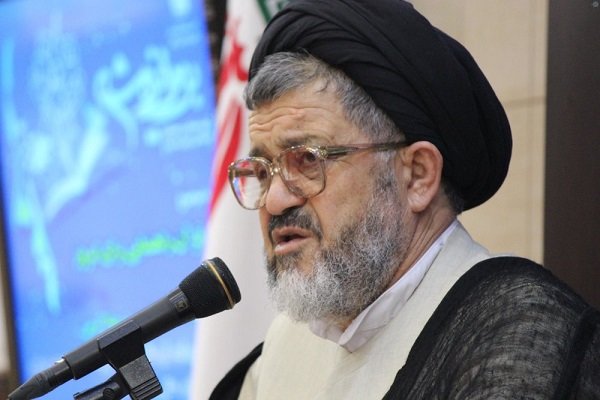 پیام انقلاب را باید به گوش جهانیان برسانیم