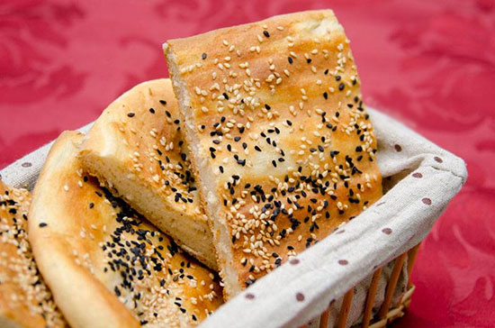 راه&zwnj;های پیشگیری از بیات شدن نان در منزل