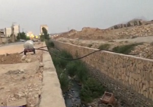 بوی تعفن زباله‌ها در کانال آب منطقه کارکنان دولت + فیلم