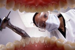 دلایل ترس از دندان&zwnj;پزشکی و راهکارهای رفع آن