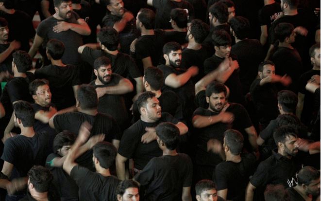 تصاویر روز: از کوسه&zwnj;ای که در یک قدمی دو غواص شنا می&zwnj;کند تا آبگرفتگی خیابان&zwnj;های چین در پی وقوع توفان منکوت