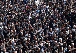 اقامه نماز ظهر عاشورا در میدان امام حسین (ع) ارومیه
