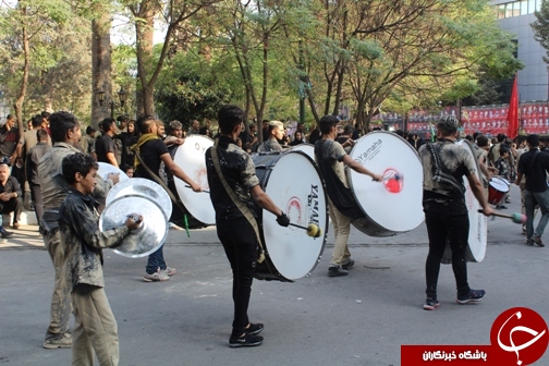 تصاویری از عزاداری مردم خرم آباد در روز عاشورای حسینی
