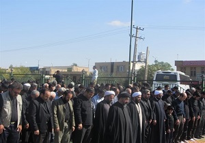 اقامه نماز ظهر عاشورای حسینی در سمنان