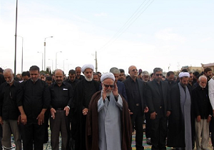 اقامه نماز ظهر عاشورای حسینی در سمنان