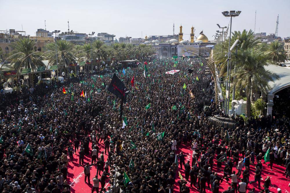 عزاداران حسینی مراسم سنتی هروله را در بین الحرمین برگزار کردند