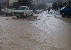 جاری شدن سیلاب در اطراف شهرستان سرخه