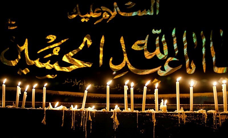 امشب به صحرا بی&zwnj;کفن جسم شهیدان است،شام غریبان است