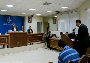 ادعای وکیل باقری درمنی مبنی بر رد مال موکلش