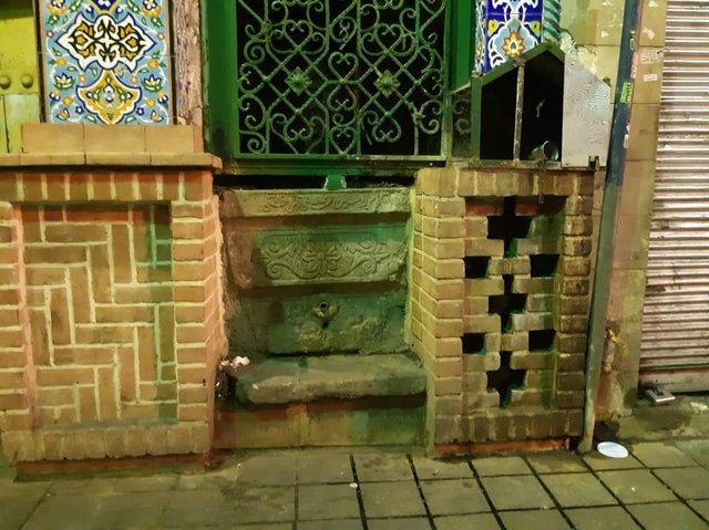 رفع عطش از عزاداران تشنه لب در پرعیارترین نقاط شهر/هرآنچه باید از چند متر مکعب عشق به نام &laquo;سقاخانه&raquo; بدانید+تصاویر