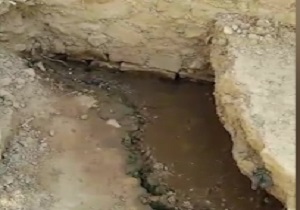 فاضلاب، خانه‌های "شیخ مندنی" را تخریب می‌کند + فیلم