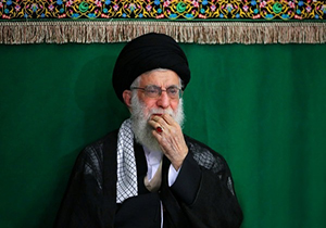 فریاد برادری جوانان عراقی در شب عاشورای حسینی در محضر رهبر انقلاب + فیلم