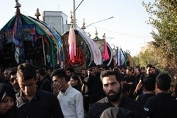 آیین سنتی نخل گردانی نماد وحدت و همدلی نائینی ها