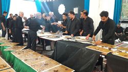 پخت حلوای ۷۰۰ کیلوگرمی نذری در کاشمر