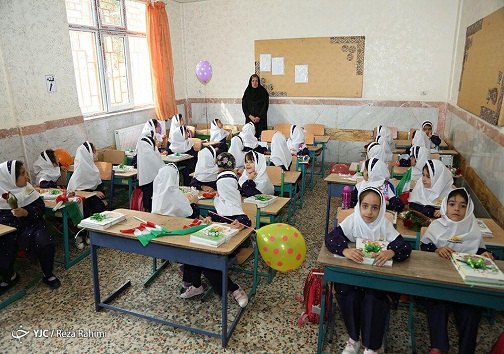 برگزاری روز اول مدرسه در دبستان دخترانه کرمانشاه + تصاویر