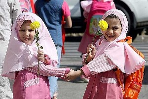 ورود دانش آموزان کلاس اولی به مدارس گیلان