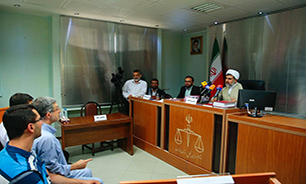 احمدی نژاد: اگر مَردند اسناد عزل وکلای مشایی را منتشر کنند