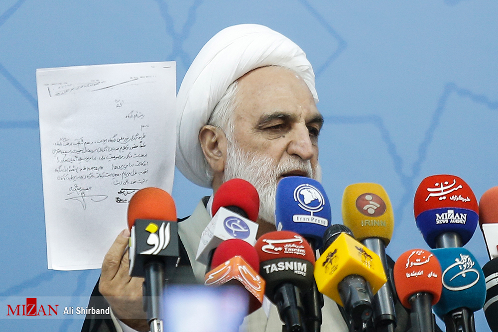 احمدی نژاد: اگر مَردند اسناد عزل وکلای مشایی را منتشر کنند
