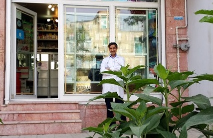 گفتگوی خواندنی با تنها داروساز کشور که خلبان شکاری است
