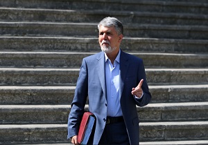 سید عباس صالحی وارد فرودگاه خوی شد