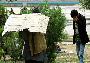 حضور افراد معتاد در پارک گلها زاهدان + فیلم