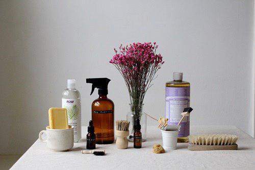 برای گردگیری و خانه&zwnj;تکانی تمیز کننده طبیعی بسازید