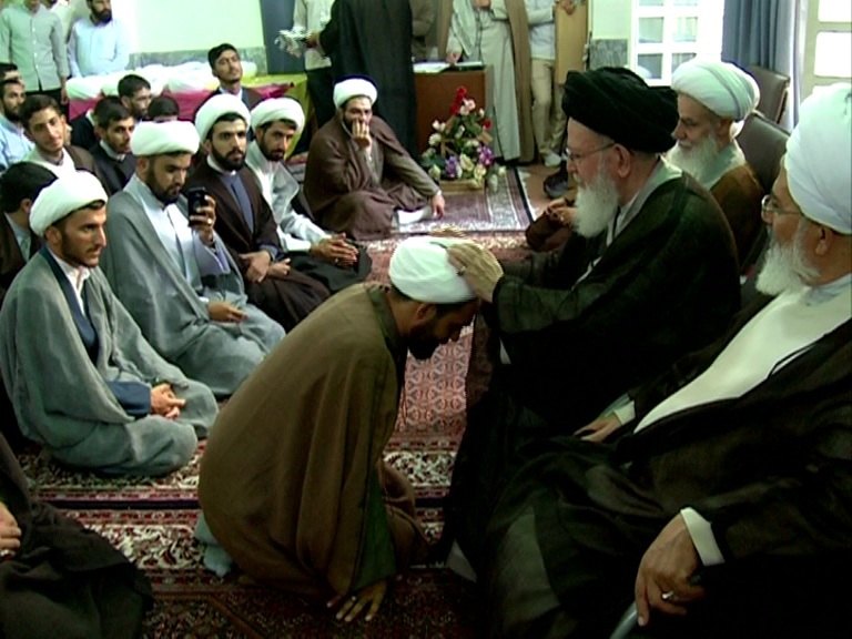 مراسم عمامه گذاری 30 نفر از طلاب حوزه های علمیه