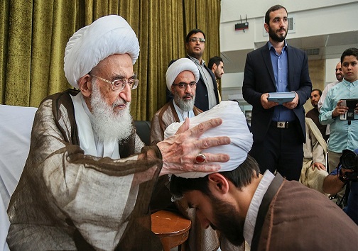 مراسم عمامه&zwnj;گذاری طلاب در عید غدیر برگزار شد + تصاویر