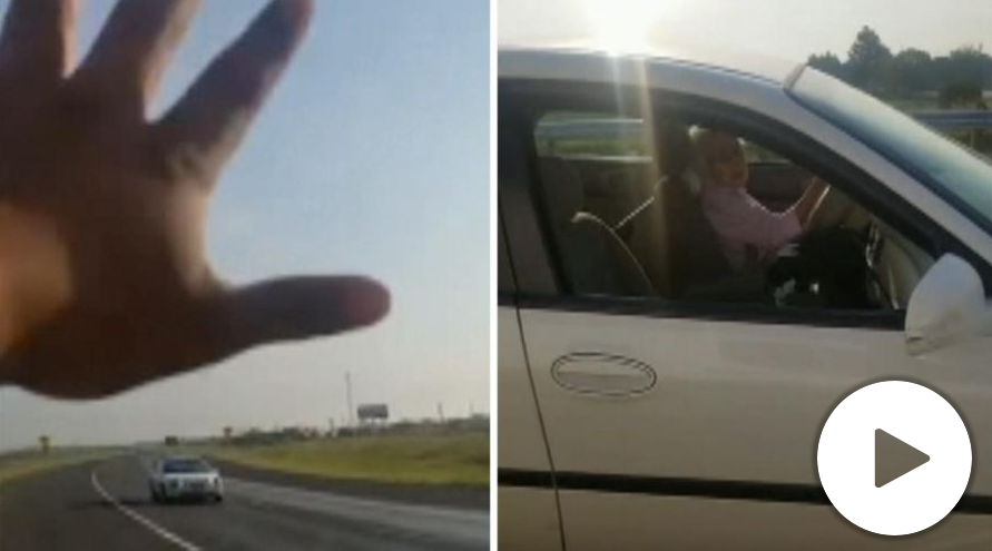 بی خبری زن سالخورده از رانندگی در جهت خلاف اتوبان! + فیلم//